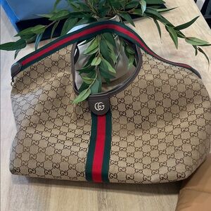Gucci Beige GG Supreme Canvas Tote with Green and Red Web Stripe